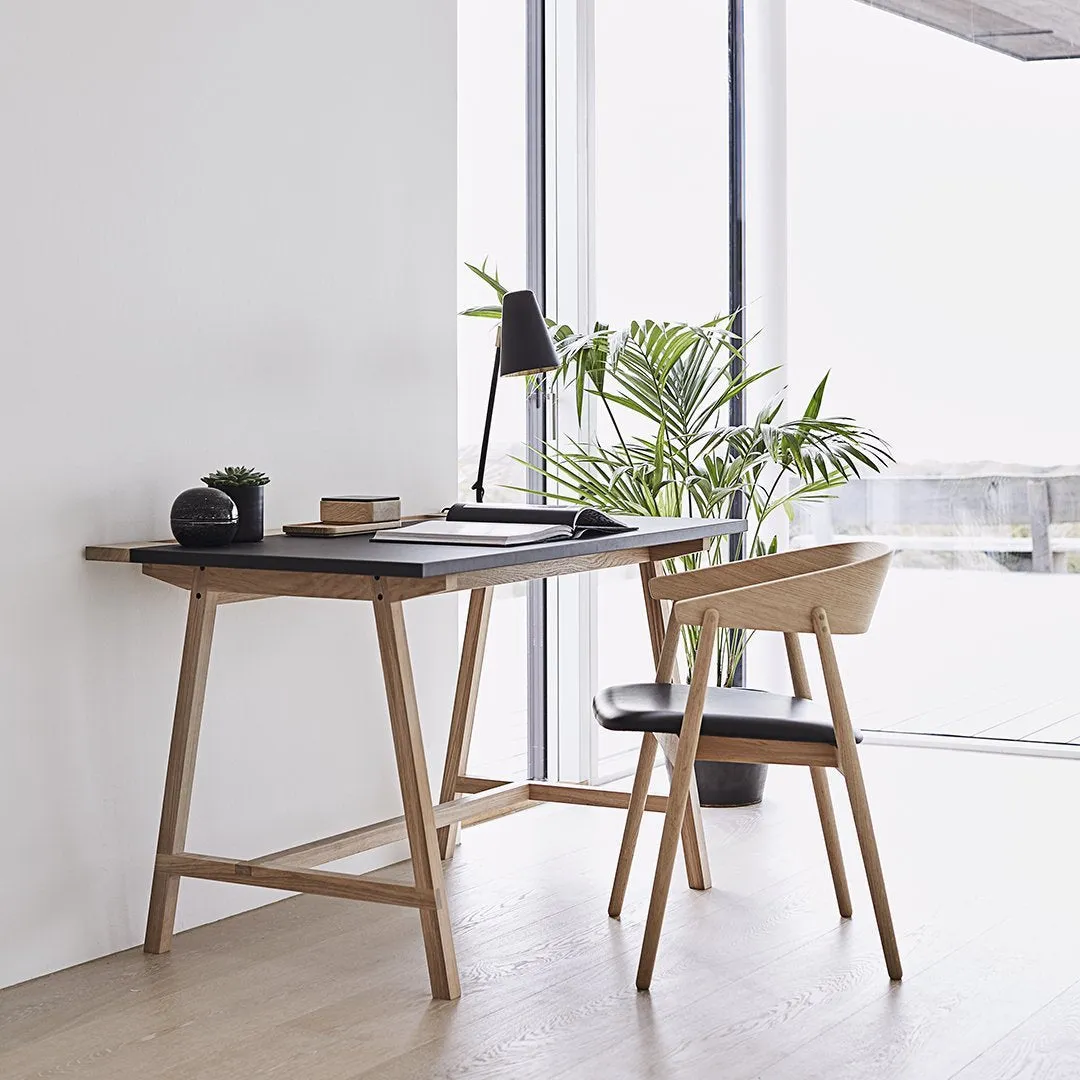 D1 Desk