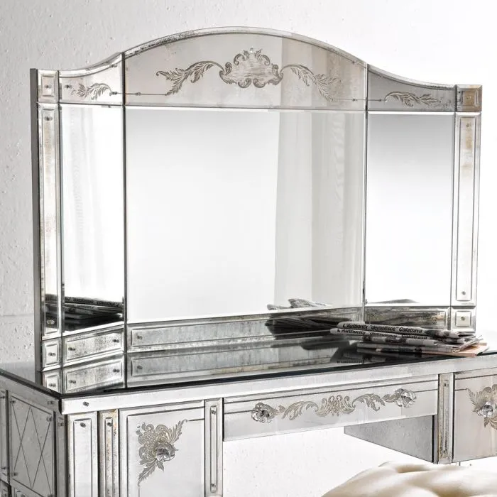 Engraved Venetian Dressing Table With Triple Mirror