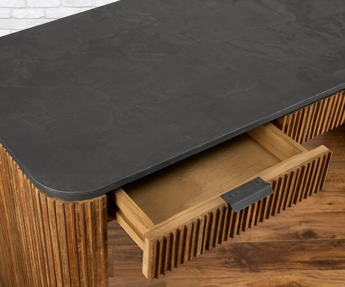 Taavi Desk